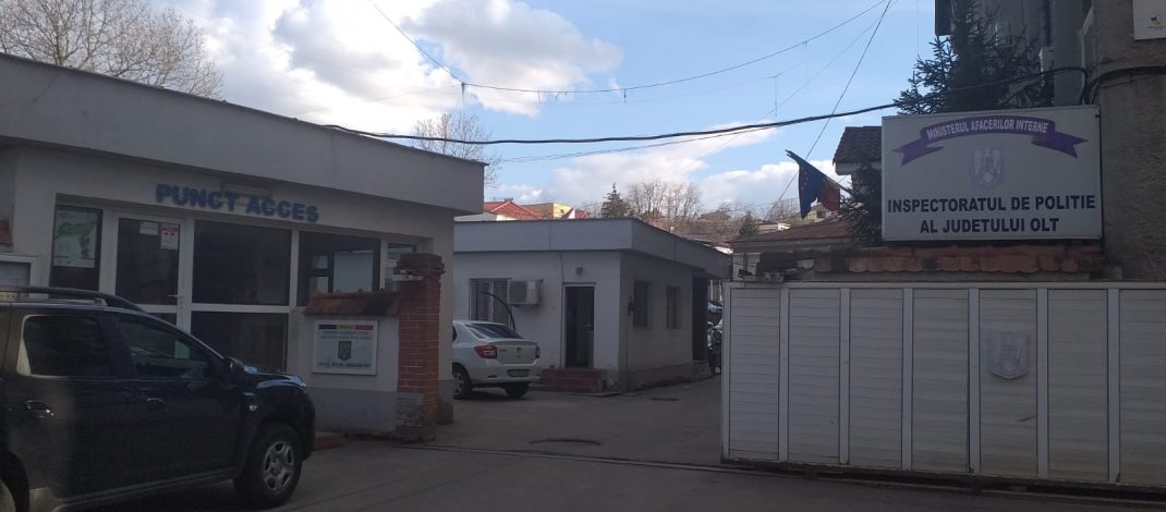 Un ofițer din cadrul IPJ Olt, prins în flagrant că lua 3000 de euro. Procurorii DNA l-au reținut