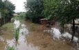 Anexe și beciuri, inundate în Slatina și Brebeni. Pompierii intervin