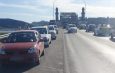 Patru mașini au intrat în coliziune față-spate, la ieșirea de pe Podul Olt, spre Slătioara