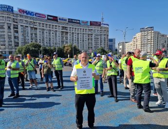 VIDEO. Polițiști din Olt și reprezentanți ai platformei industriale din Slatina, protest în Capitală
