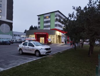 IPJ Olt, despre olteanul care a ajuns la spital: „Ar fi suferit o mușcătură de câine, în proximitatea unității de poliție”