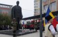 FOTO. Mii de slătineni au sărbătorit 1 Decembrie, la statuia domnitorului Alexandru Ioan Cuza 