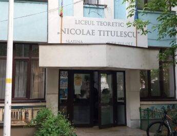 Târg caritabil, la Liceul Teoretic „Nicolae Titulescu” Slatina. „Împreună putem aduce un zâmbet Alexandrei”