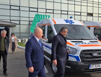 ALRO a donat două ambulanțe Spitalului Slatina. Oprescu: „O companie care, atunci când i-a fost greu, nu s-a plâns, s-a dezvoltat”