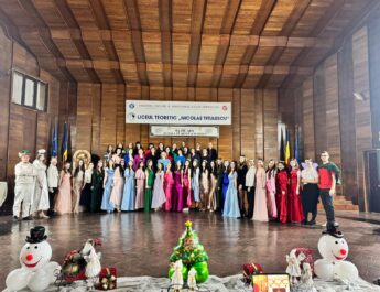 400 de preșcolari, primiți de personaje din povești, la Liceul „Nicolae Titulescu” Slatina. Director: „Este important să vadă ce se întâmplă când vin la școală”