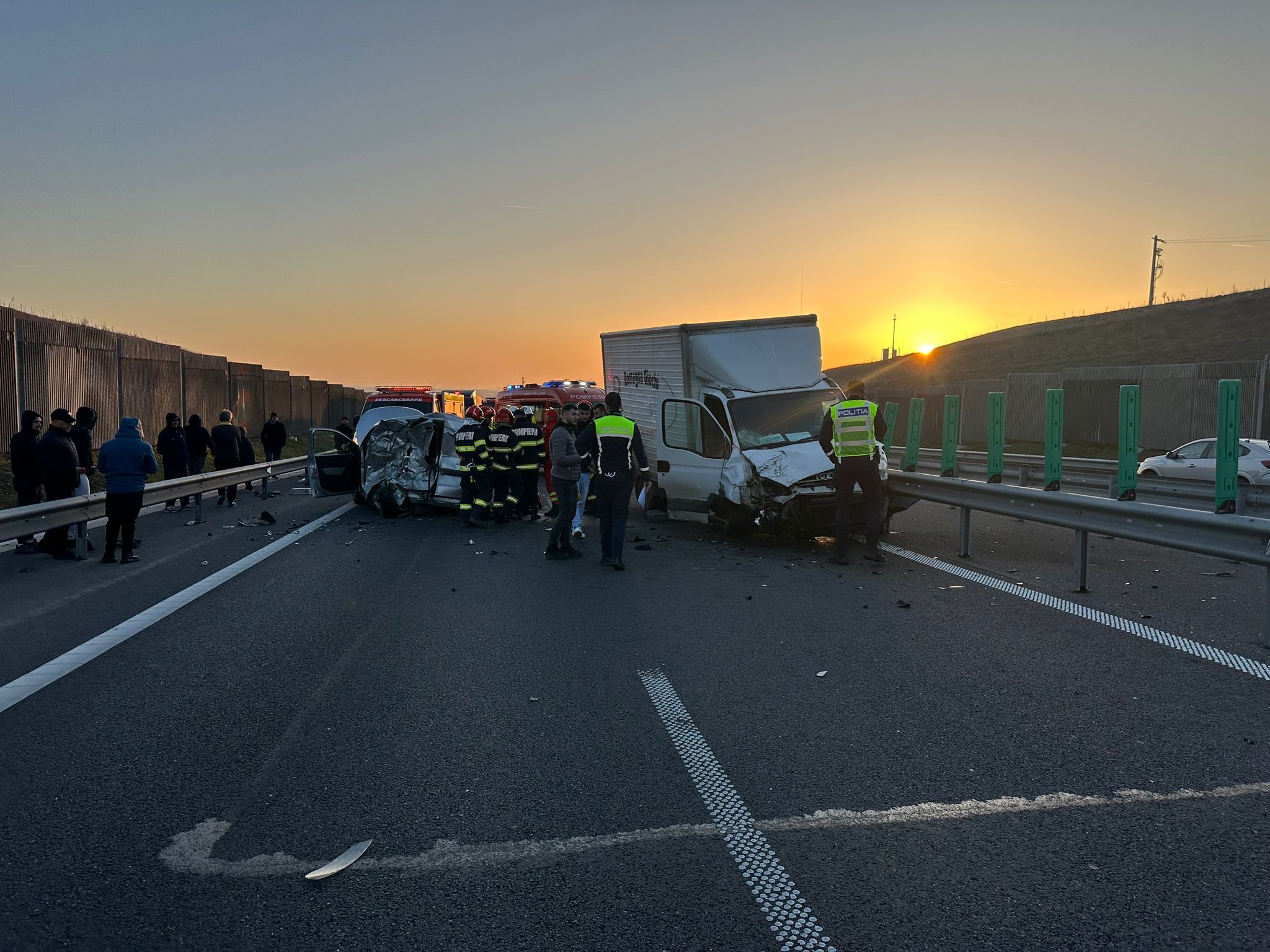 Accident rutier grav pe Drumul Expres lângă Milcov: o autoutilitară a lovit o mașină!