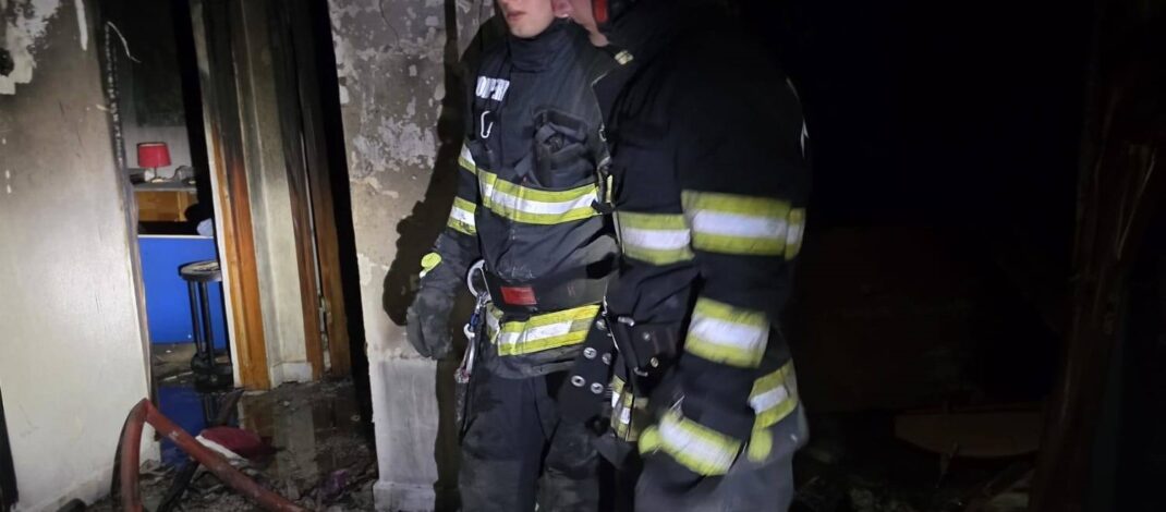 Incendiu, la un apartament din Potcoava. Pompierii spun că focul ar fi izbucnit din cauza fumatului