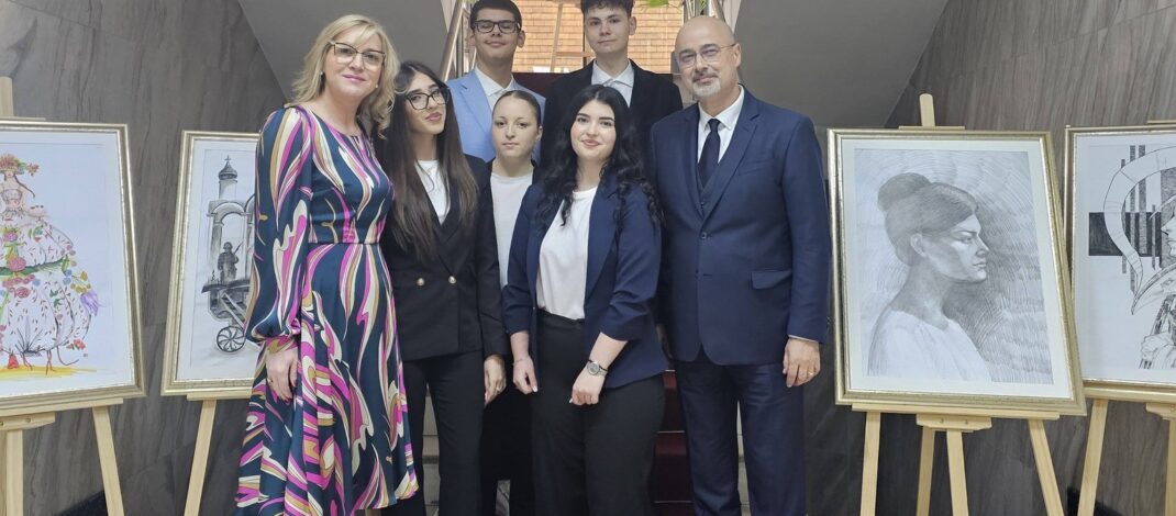 Muzică și expoziție de pictură, la Ziua Instituției Prefectului. Director: „Activitatea a urmărit să apropie tinerii de instituțiile statului și să le dezvolte implicarea civică”