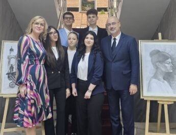 Muzică și expoziție de pictură, la Ziua Instituției Prefectului. Director: „Activitatea a urmărit să apropie tinerii de instituțiile statului și să le dezvolte implicarea civică”