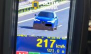 A rămas fără permis pentru 120 de zile, după ce a fost prins conducând cu viteza de 217km/h