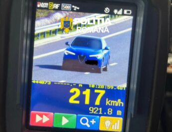 Șofer prins cu 217 km/h, pe DEX12. A primit o amendă de peste 1800 de lei și a rămas trei luni fără permis