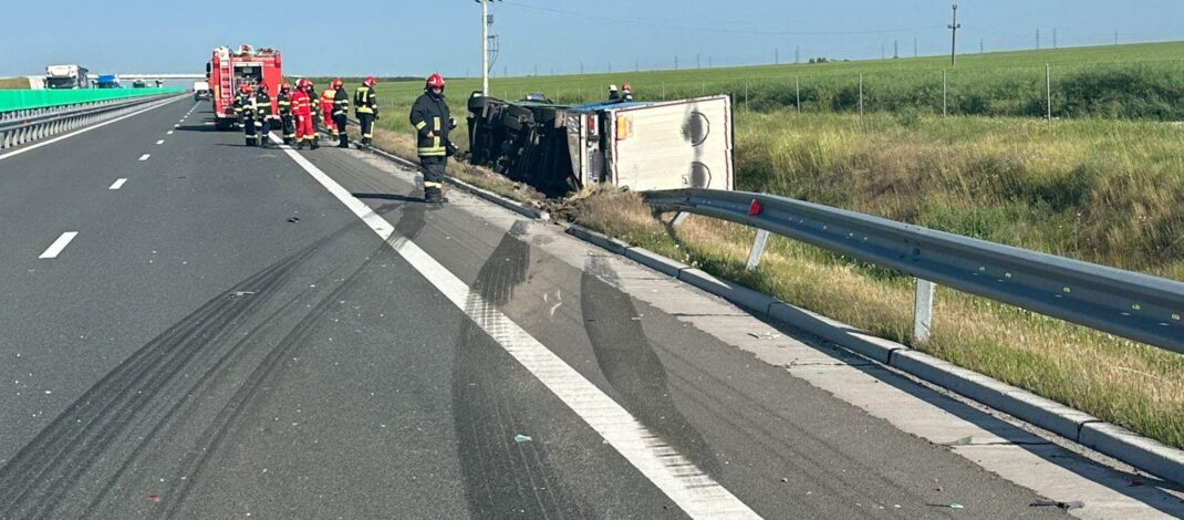 Accident grav, pe DEX12, pe sensul Slatina către Craiova. Un TIR a acroșat un autoturism oprit