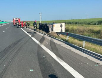 Accident grav, pe DEX12, pe sensul Slatina către Craiova. Un TIR a acroșat un autoturism oprit