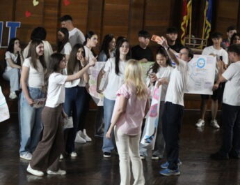 „Am realizat activități, pentru a-i ajuta să-și găsească drumul, la finalul liceului”. Un proiect ERASMUS al Liceului „Nicolae Titulescu” Slatina vine în sprijinul elevilor