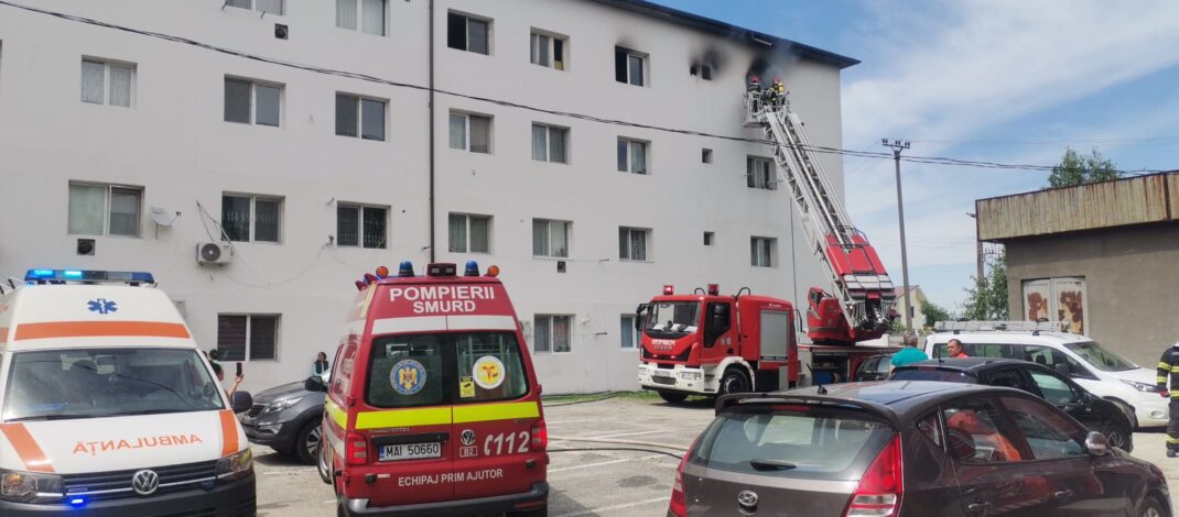 Incendiu, în bucătăria unui apartament din centrul Slatinei. Pompierii spun că totul s-a aprins de la o hotă