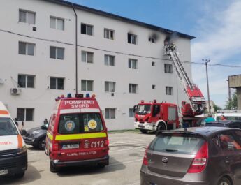 Incendiu, în bucătăria unui apartament din centrul Slatinei. Pompierii spun că totul s-a aprins de la o hotă