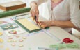 O mică mașină de cusut și materiale pentru crafting de pe Temu au făcut acest lucru posibil