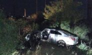 Un copil de 17 ani a murit, după ce a intrat cu mașina pe care o conducea într-un stâlp, în Slatina. Nu avea permis