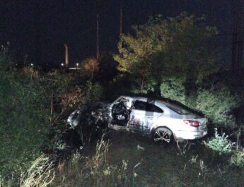 Un copil de 17 ani a murit, după ce a intrat cu mașina pe care o conducea într-un stâlp, în Slatina. Nu avea permis