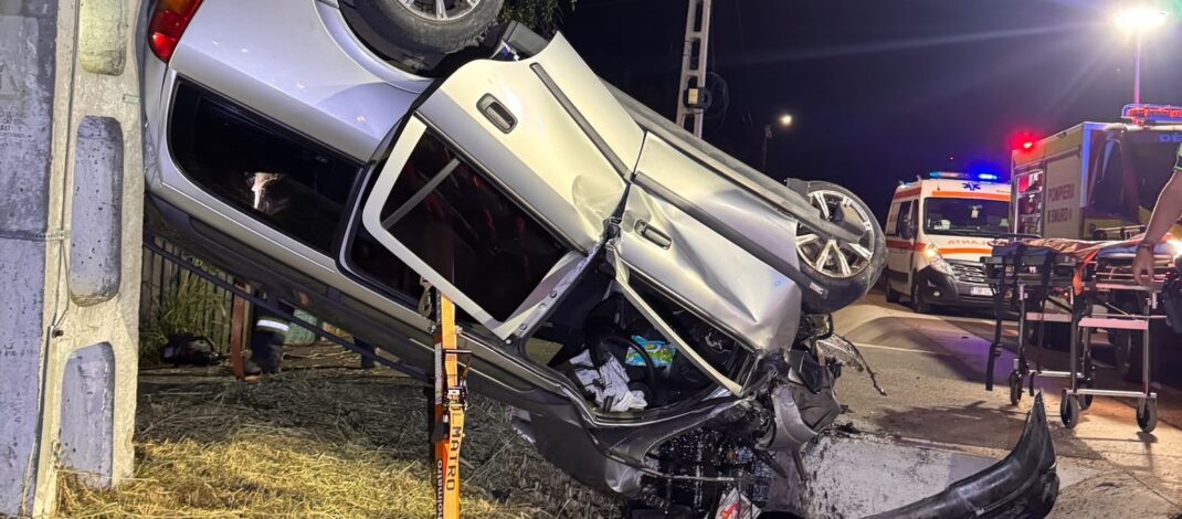 Mașina condusă de un bărbat de 51 de ani a lovit un cap de pod, la Mihăești. Șoferul a murit