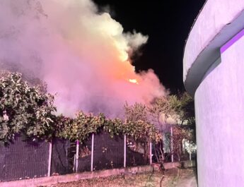 UPDATE / Incendiu violent, în Slatina. Trei persoane, transportate la spital